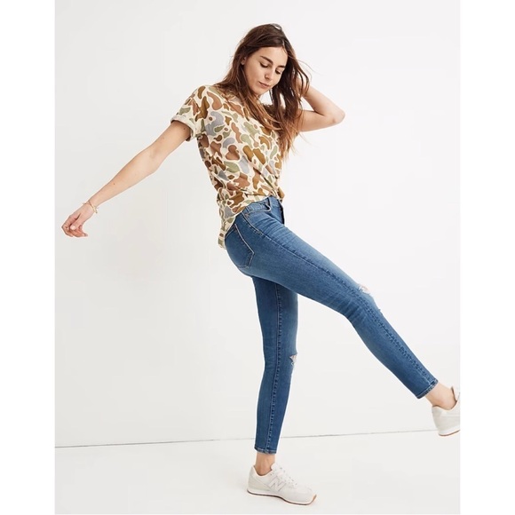Madewell • 9" Mid-Rise Skinny Crop Jeans Delmar Wash: Eco Edition distressed - Picture 5 of 12